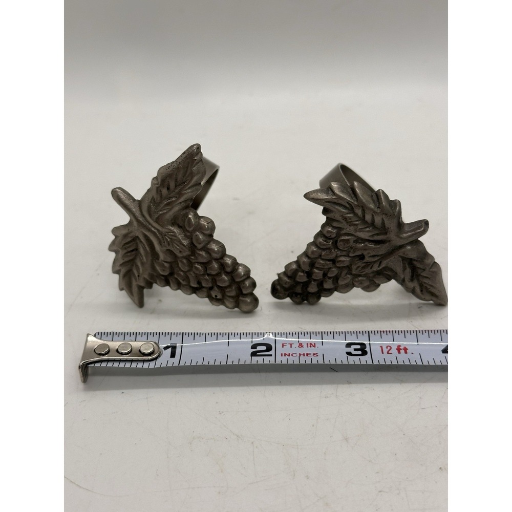 Pair Vintage Grape Cluster Metal Napkin Rings Bronze Tone Vineyard Table Decor